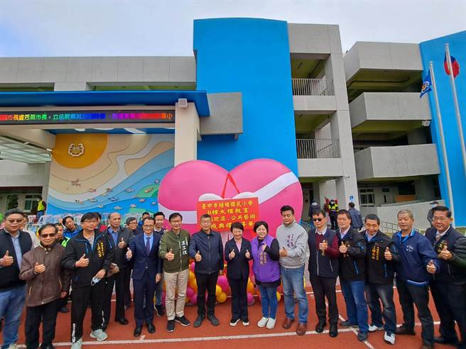 台中市长卢秀燕今天上午出席梧栖国小，新建B栋教学行政大楼启用典礼。(陈世宗摄)