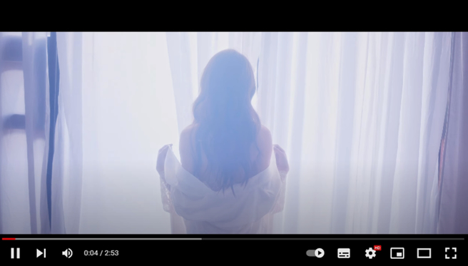 郭书瑶在MV中脱衣。（图／翻摄自郭书瑶 yaokuo Youtube）