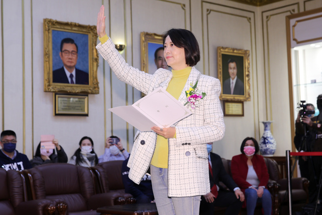 台北市第三選區立委補選當選人、台北市議員王鴻薇16日宣誓就職立委。（本報資料照／黃世麒攝）