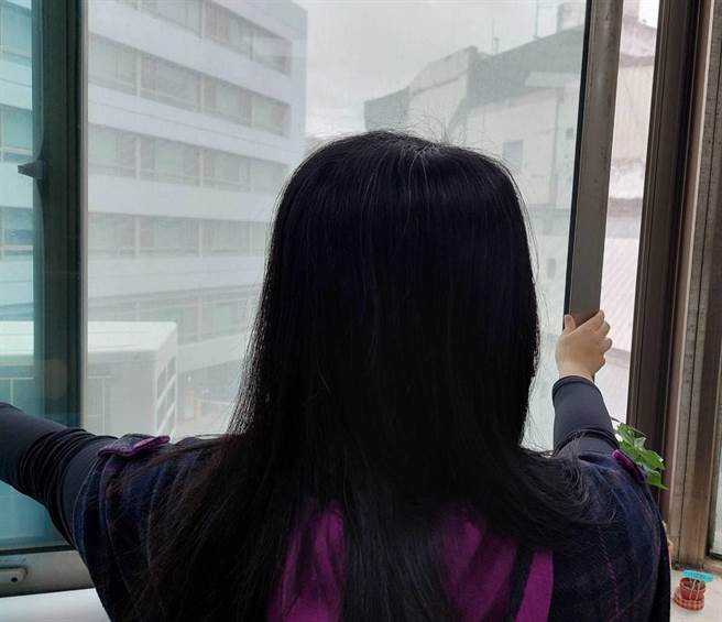 羅浩儒醫師提醒，雖然天氣寒冷，但家中窗戶記得稜要打開，讓空氣流通。（大千醫院提供／李京昇苗栗傳真）