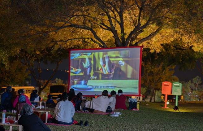 台湾工艺中心23日起晚间有春节限定版的光雕表演、夜间剧场和蚊子电影院。（台湾工艺中心提供／杨静茹南投传真）