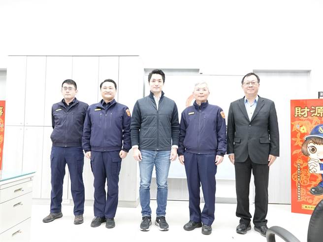 台北市長蔣萬安慰問松山分局，感謝警察讓民眾過好年。（警方提供）