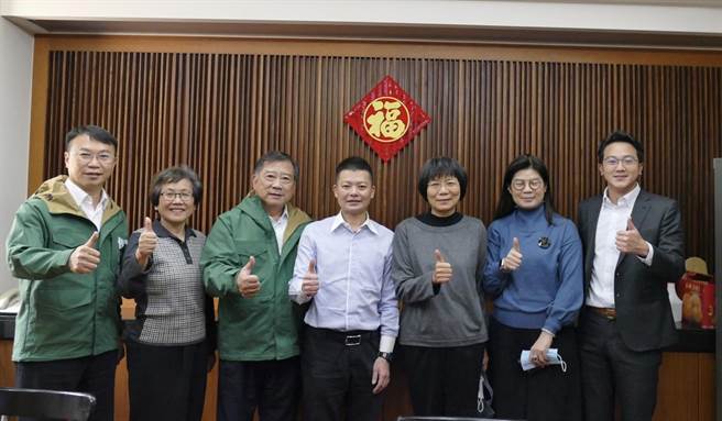 年關前夕，高市府局處首長今再一波拜會副議長曾俊傑。（柯宗緯翻攝）