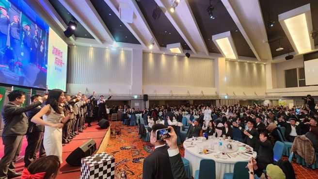 有巢氏房屋竹苗區尾牙席開40桌宴請同仁。（圖片來源/ 永慶房產集團）