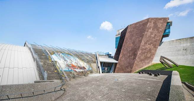 新春将至，新北市文化局推出「兔儿TOUR新北博」走春活动，主打「5馆1园」博物馆行程，市府也与杰仕堡有氧酒店推出「兔儿tour文化走春」住宅专案，有机会抽取限量兔年限量礼，走访博物馆也有机会抽住宿券。（文化局提供）