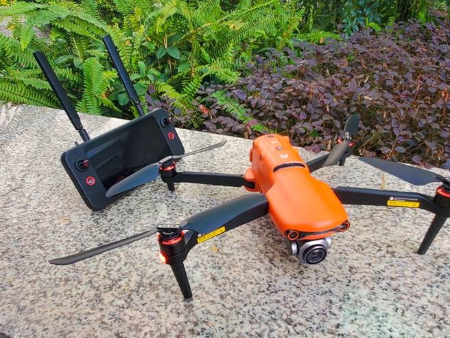 民眾另外捐贈空拍機，有著消防人員救災、搜索。（消防局第四大隊提供）