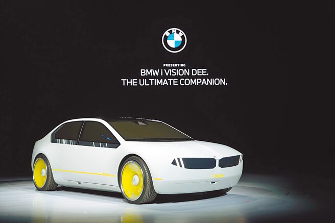 BMW i Vision Dee，不只可与车辆对话，还可随着心情改变车身色彩。图／美联社