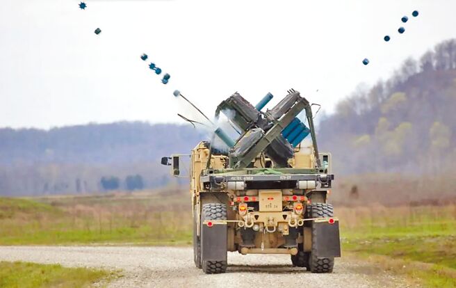 美军在肯塔基州诺克斯堡的威尔科克斯靶场进行布放地雷训练。（摘自美国陆军官网）