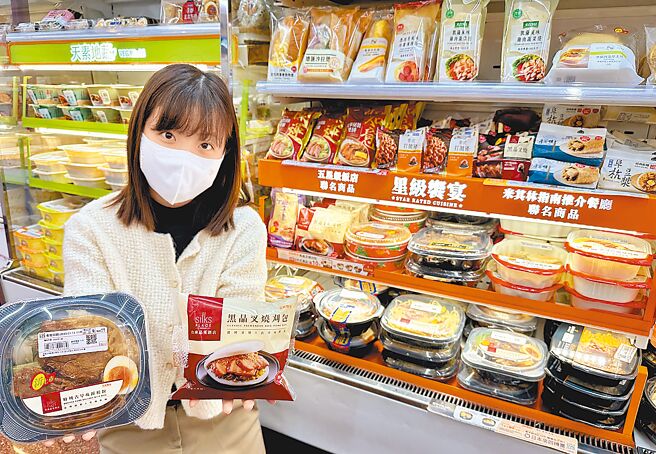 迎接农历佳节，7-11「星级飨宴」品牌即起携手台南晶英酒店以烤鸭、叉烧、蹄膀等3大食材带来6道料理。（7-11提供）