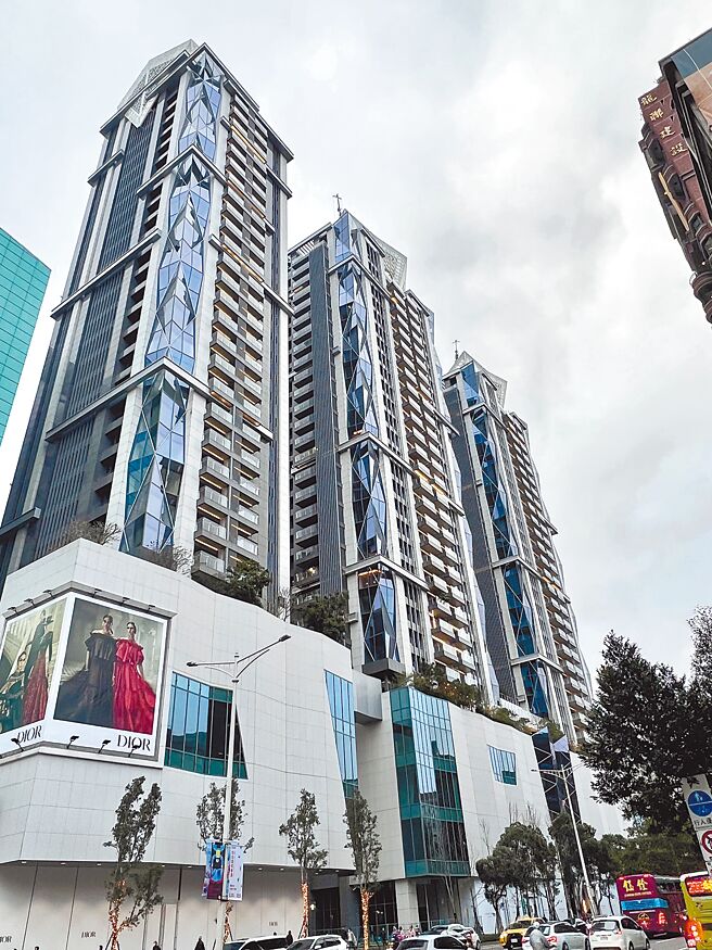 新光三越旗下台北東區「Diamond Towers」，預計今年年中開幕。（吳奕萱攝）