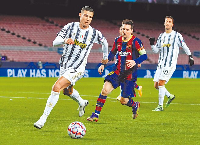 C羅（左）將於周五友誼賽再次對上梅西。（路透資料照片）