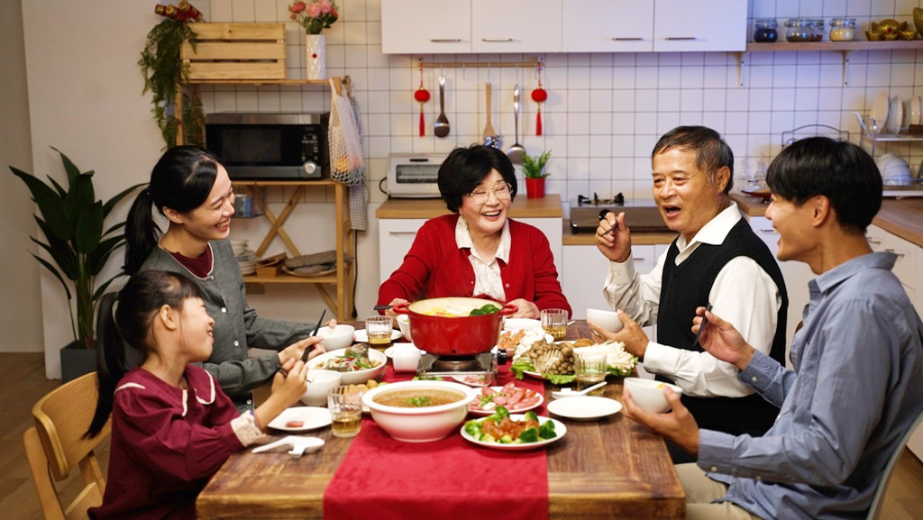过年、家族团聚，如何避开被问到体重、单身、结婚（生小孩）及政治立场等4大尴尬问题？（示意图／shutterstock）(photo:ChinaTimes)