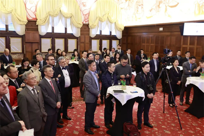 跨国企业与欧洲商会近期都召开了2023年会，当红词令是「China+1」。图为最近召开的中欧商业领袖圆桌对话会议。（图／欧盟中国商会）