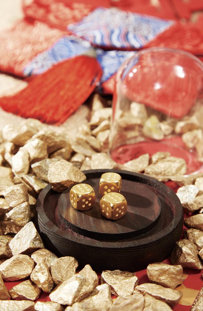 大叶高岛屋的真爱密码天生赢家骰子组3颗，推荐价2万6000元。（大叶高岛屋提供）