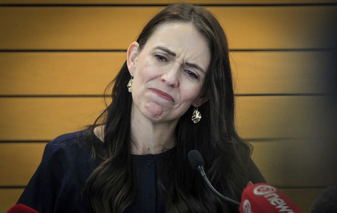 紐西蘭總理阿爾登（Jacinda Ardern）在新聞發佈會上宣佈辭職。（美聯社）