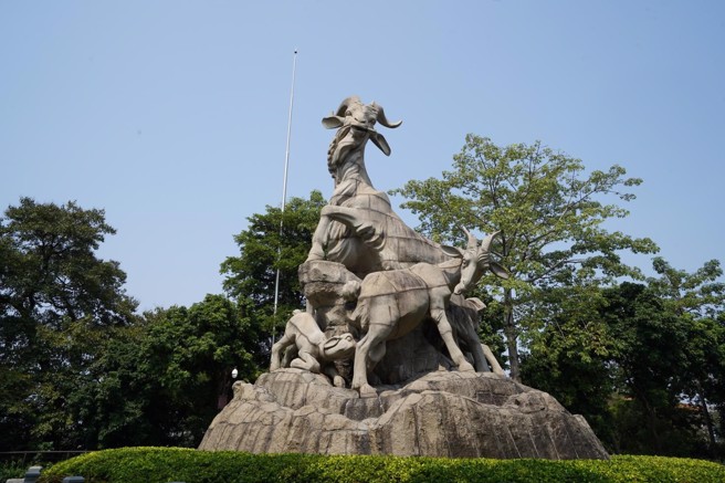 越秀五羊雕像在广州越秀山木壳岗上，是着名雕塑家尹积昌等根据五羊的传说创作的。（图／朱明甫摄）