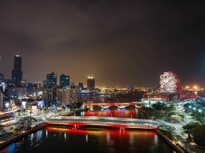 高市府20日小年夜將在愛河使用智慧燈光系統打造兔年全新燈光展演。（高市文化局提供／楊舒婷高雄傳真）