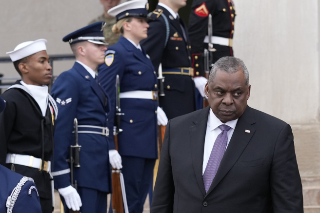 美国国防部长奥斯汀（Lloyd Austin）20日将在德国美军兰斯坦空军基地（Ramstein Air Base）与大约50国防长召开会议，其中包括北约30个成员国。(图/美联社)
