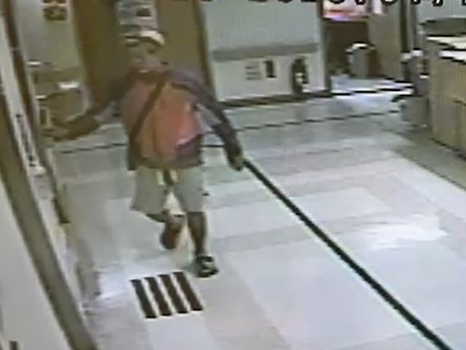 惡男凌晨闖醫院探病，護理師阻勸慘遭狂毆重創臉頸。(林郁平翻攝)