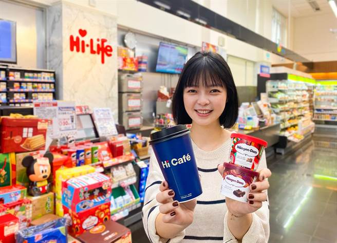 迎接兔年，莱尔富门市于春节期间，推出一系列现煮咖啡、冰品等限时优惠活动抢市。（莱尔富提供）