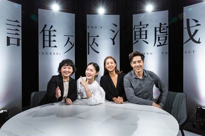 胡宇威（右起）、莫允雯及锺瑶受邀上《谁来演戏之圆桌对谈》，左为主持人王琄。（镜电视提供）