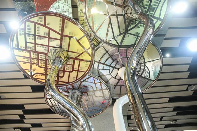 丰原转运中心公共艺术「运转城市」，今天上午举行揭幕仪式。（台中市政府提供）