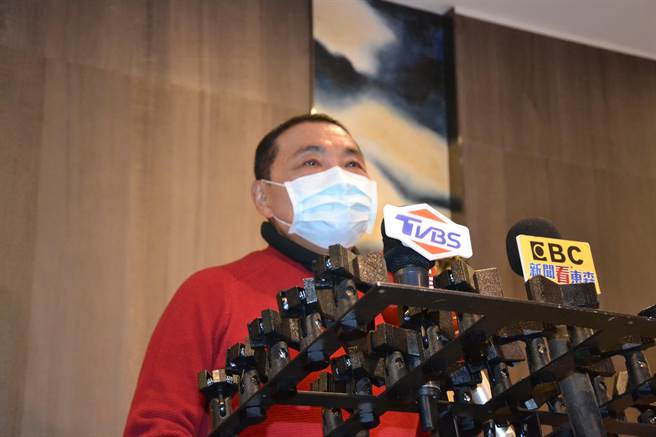 新北市长侯友宜是2024总统大选热门人选，他今日与辖内新住民围炉，被问及是否有属意的接班人选，侯友宜表示，他现在是新北市长，期待今年比去年好，现阶段角色扮演上把事做好，希望今年经济可以大起飞。（蔡雯如摄）