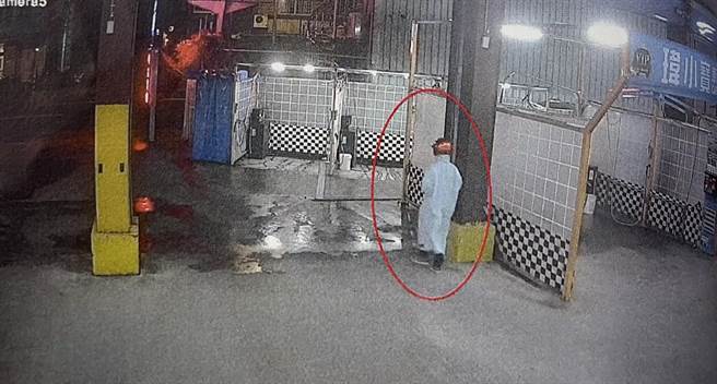 惯窃苏姓男子趁雨天行窃自助洗车场。（警方提供）