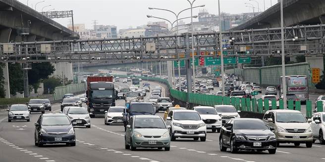 春节期间避开车潮，用路人可改道行驶台61线。（图／本报资料照）