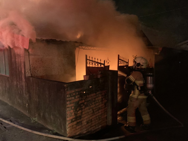 不滿妻申請保護令，家暴夫縱火險燒死妻女 ，二審維持原判10 年。(中時資料庫)