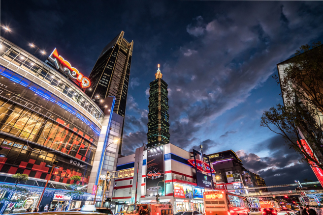 謝金河認為，今年這麼密集的連續假期，造成交通堵塞、飯店房價倍增，出國旅客帶走內需，對今年的經濟恐怕更不利。（示意圖/達志影像/shutterstock）
