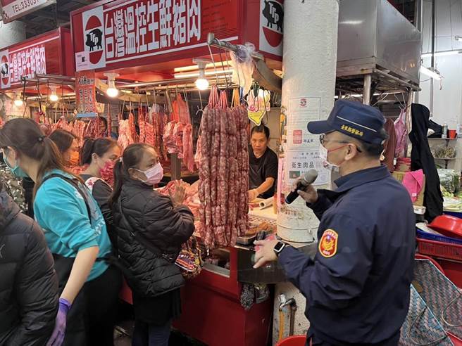 台东警分局今天宣布年货大街交管路段，并呼吁民眾注意随身财物。（台东分局提供／蔡旻妤台东传真）