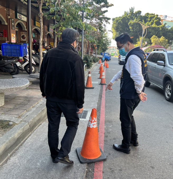 三井LaLaport南馆试营运人潮涌入东区，台中经发局协调业者加强疏导。图/台中市政府提供