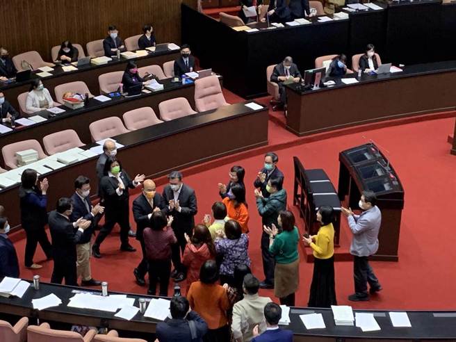 閣揆蘇貞昌下午現身立法院議場，張禹宣批最後一舞如何顯擺強顏歡笑，說穿了只為面子。（中時資料照／張薷攝）