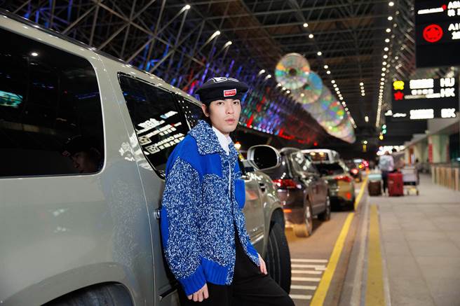 萧敬腾今抵达巴黎，即将参加KENZO时装秀。（喜鹊娱乐提供）