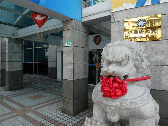 行政院长苏贞昌今在脸书宣布总辞，总统府回应农历春节期间将启动内阁调整作业，内阁改组规模仍悬而未决。国民党发言人林家兴晚间批评，民进党内阁改组时程却一再拖延、严重违反宪政惯例，无视社会民心要求反省检讨声音。（周志豪摄）