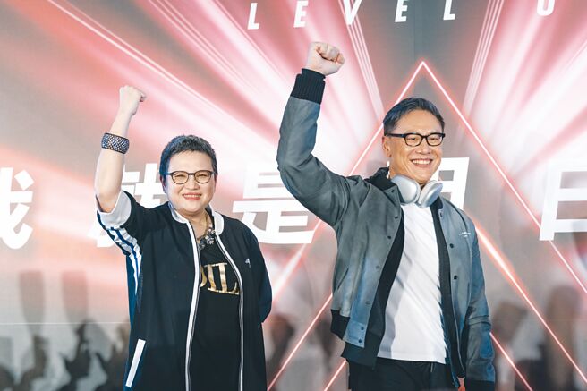 瓦城泰統集團董事長徐承義（右）及總經理廖梅淳（左）帶領集團邁入2023衝刺年。圖／瓦城泰統集團提供