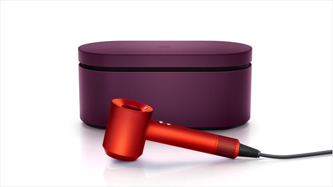 Dyson Supersonic吹风机HD08「托帕石橙红期间限定色」，定价1万4600元。（Dyson提供）