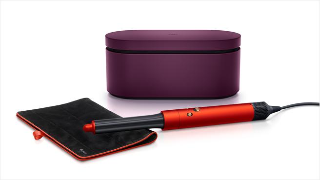 Dyson Airwrap 多功能造型器HS05「托帕石橙红期间限定色」，定价1万7600元。（Dyson提供）