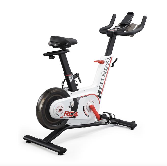 Global Mall新北中和店初一至初三推出跨界主題福袋，每袋999元，加碼抽BEREST「RC4智型車」。（Global Mall提供）