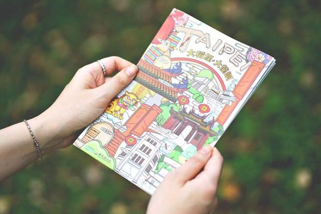 《大稻埕、大龙峒》中、英文版折页可于全臺各地旅游服务中心免费索取。（图／臺北市政府观光传播局）