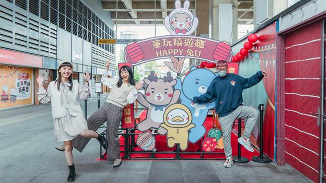 台中驿铁道园区春节打造童玩一条街，邀请亲子共享浓浓古早味。（陈淑芬摄）