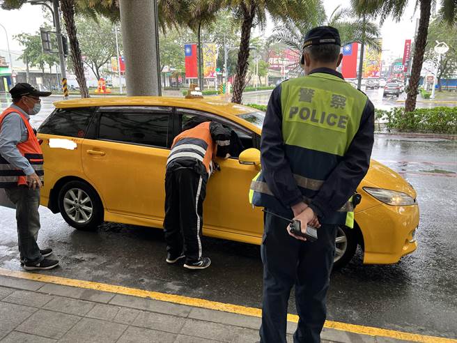 屏东县计程车费率春节加成，从即日起一直到1月29日。(屏东监理站提供)