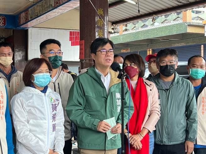 行政院长苏贞昌将率内阁总辞，高雄市长陈其迈今天受访表示，高雄许多重大建设或经济发展，都是在苏贞昌任内快速协助完成转型，是最照顾、最挺高雄的行政院长，应对苏交出漂亮成绩单给予肯定，对于新内阁未来人选，就交由总统做最后决定。(林雅惠摄)