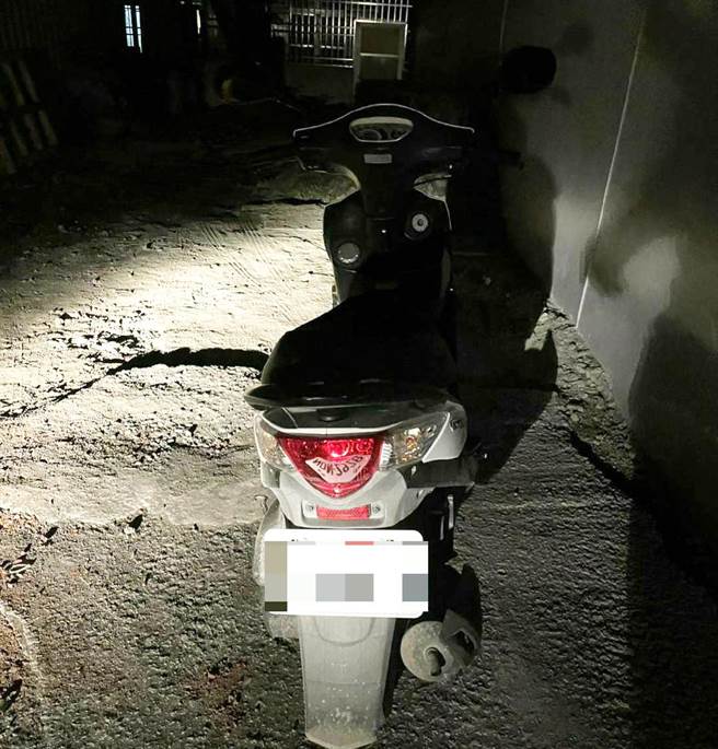 警方于东势区丰势路拦查到郭男及所骑乘的赃车，依窃盗现行犯移送侦办。(警方提供)