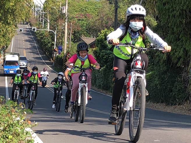 环绕彰化半线学习之旅，途经竹塘、大城、芳苑、鹿港、彰化市、花坛、社头、二水、溪州后，最后回到学校。(彰化县政府提供／吴建辉彰化传真)