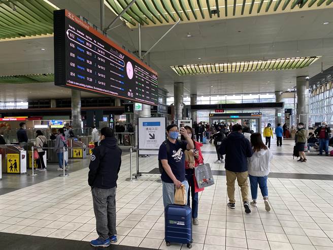 桃园高铁表示，目前疏运情况都算顺利。（蔡明亘摄）