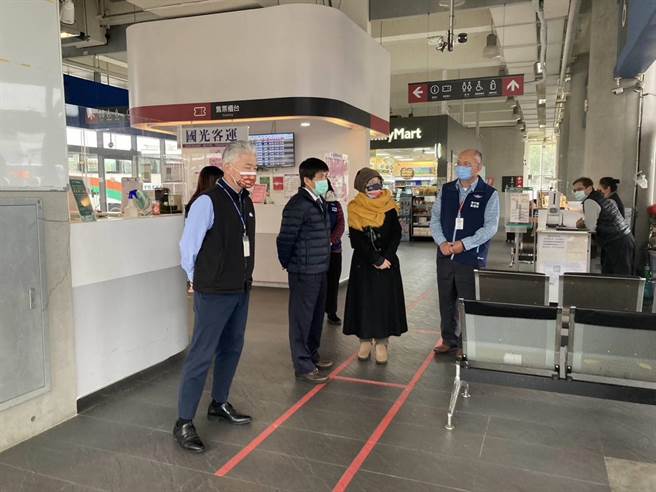 为避免塞车，新竹区监理站建议民眾预先安排交通，下载iBus APP预先查询客运资讯，多多搭乘公共运输工具。（新竹区监理站提供／邱立雅竹县传真）