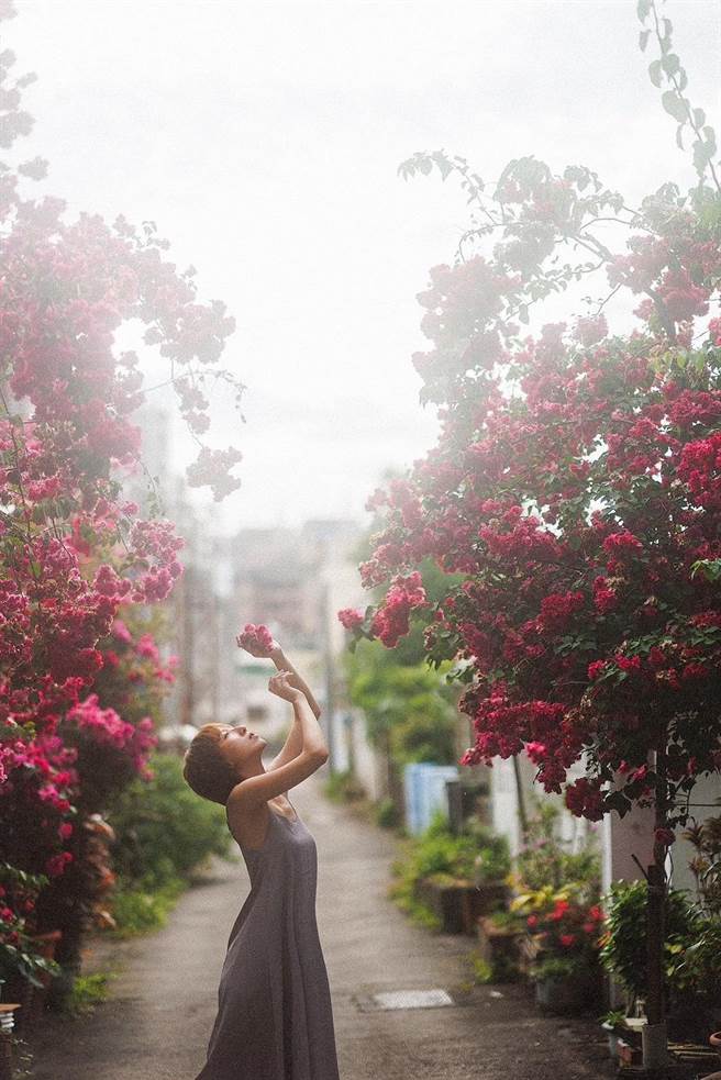 李亭仪表示，她原本是想当空姐，但在警察父亲的影响下，考上警政特考进入警界服务，已经服务7年。(李亭仪提供／吴建辉彰化传真)