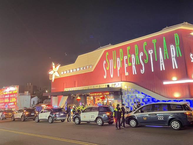 台中市政府警察局第二分局为维护春节连假治安平稳与交通安全，于19日晚间实施扩大临检及取缔酒驾专案勤务。（中市警二分局提供／潘虹恩台中传真）